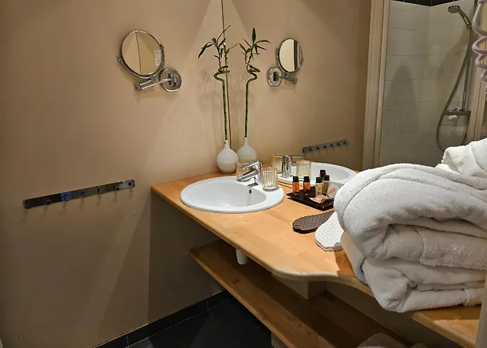 La Fraichette-hotel & Отель Ла-Ривьер-Сен-Совёр