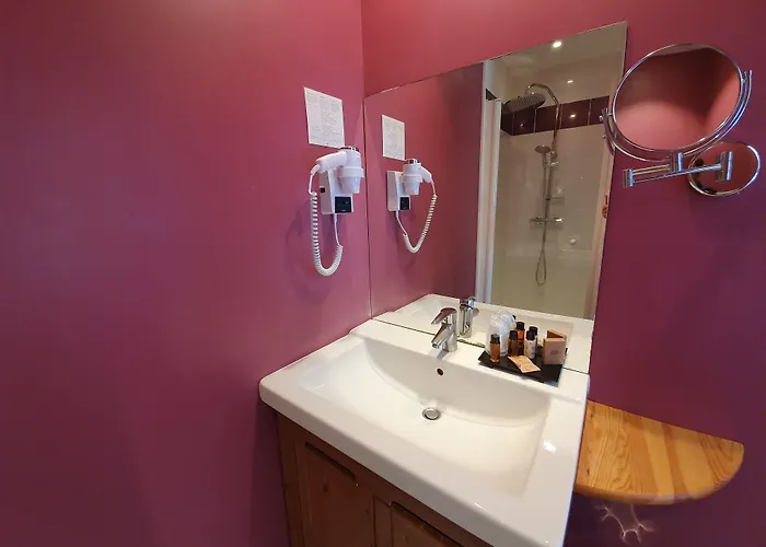 La Fraichette-hotel & 3* Ла-Ривьер-Сен-Совёр