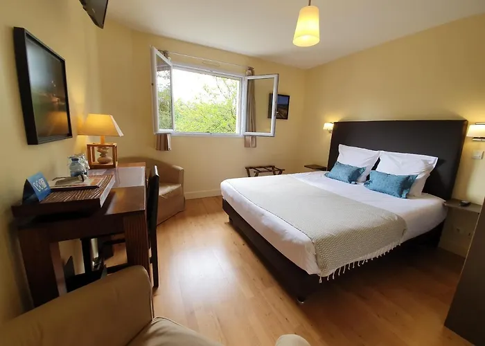 Отель La Fraichette-hotel & Ла-Ривьер-Сен-Совёр